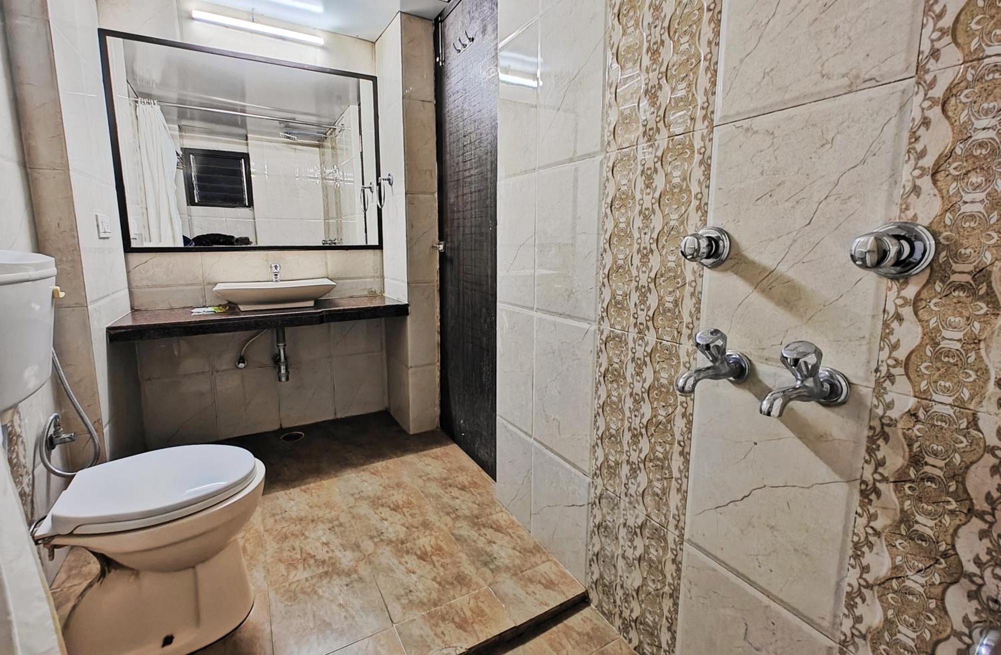 Hotel Saraswati Mount Abu Ngoại thất bức ảnh