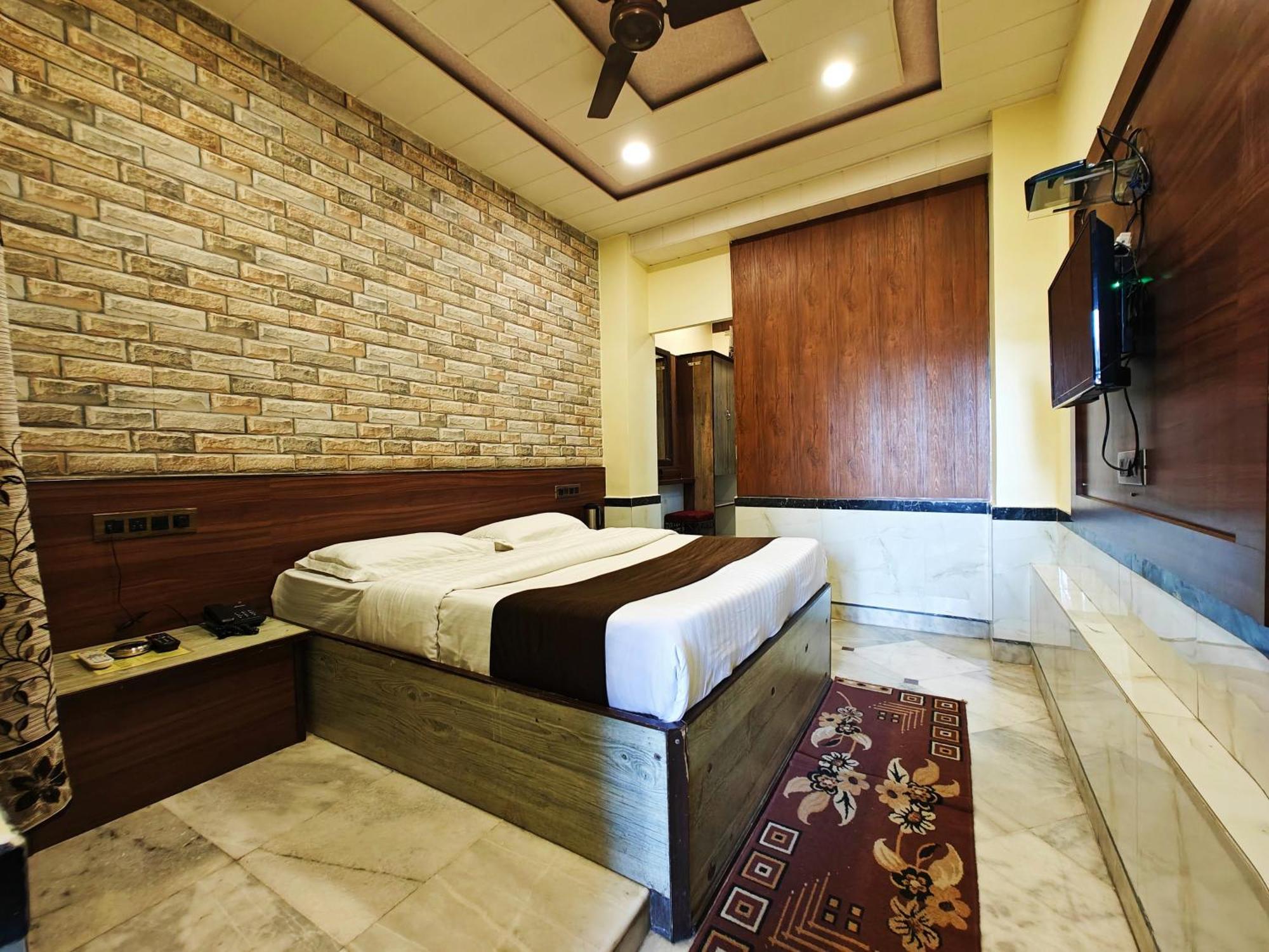 Hotel Saraswati Mount Abu Ngoại thất bức ảnh