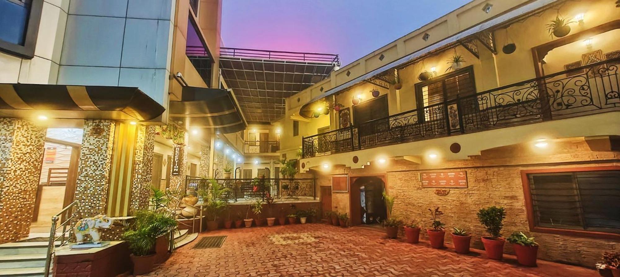 Hotel Saraswati Mount Abu Ngoại thất bức ảnh